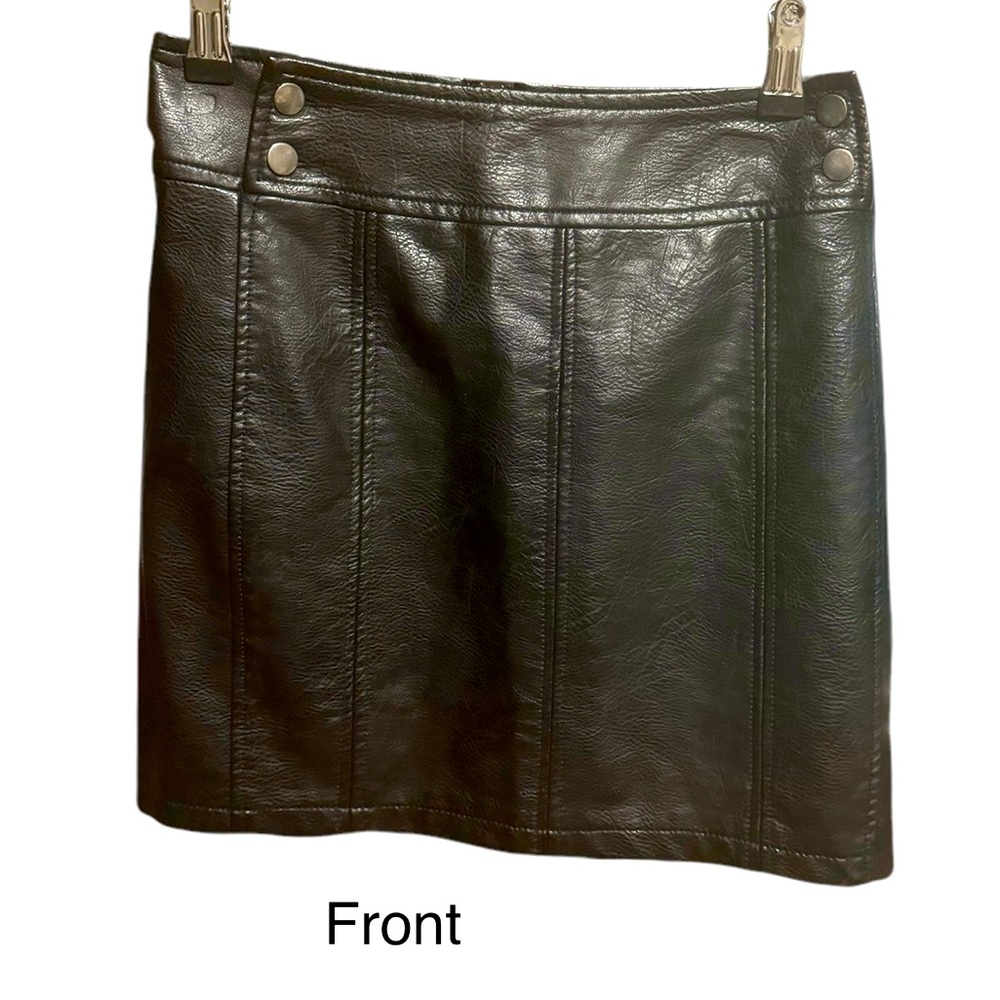 Free People Black faux leather (looks& feels 100% real) mini skirt size 2